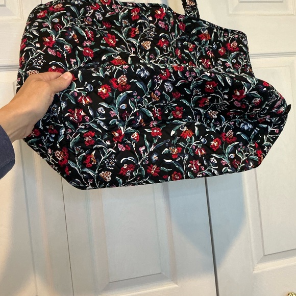 🌹🌹🌹 Vera Bradley Grand Tote Perennial Noir Large Floral Tote - Picture 3 of 7
